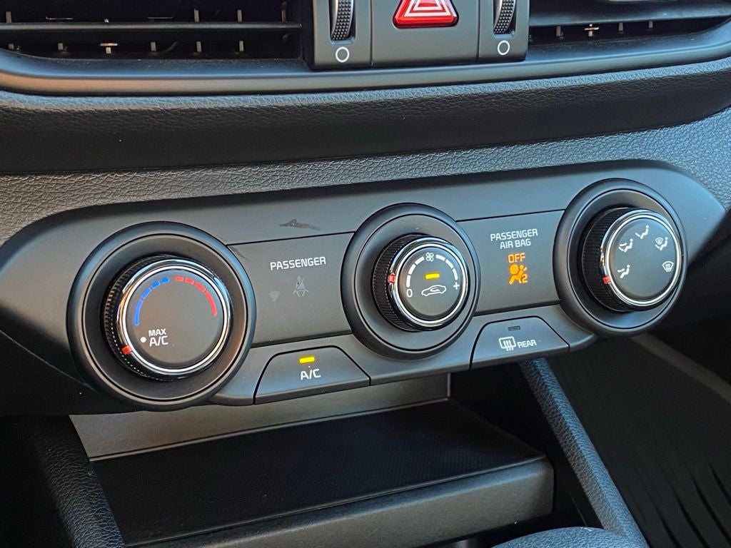 2024 Kia Forte LXS CPO / TECH PACKAGE