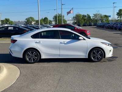 2024 Kia Forte LXS CPO / TECH PACKAGE