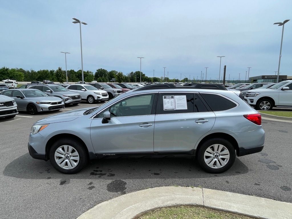 2017 Subaru Outback 2.5i Premium AWD /