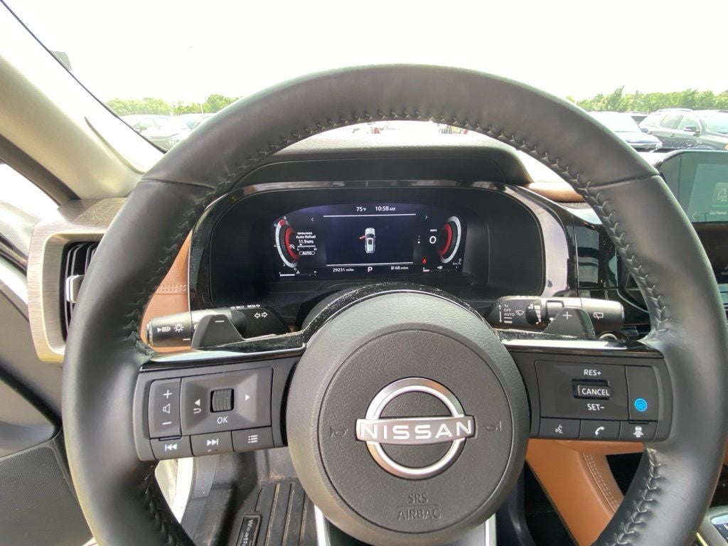 2024 Nissan Pathfinder Platinum 4X4 / HEATED AND COOLED SEATS / LOADED
