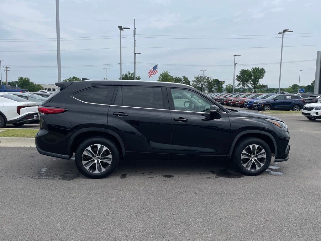 2020 Toyota Highlander XLE MOONROOF / HEATED SEATS