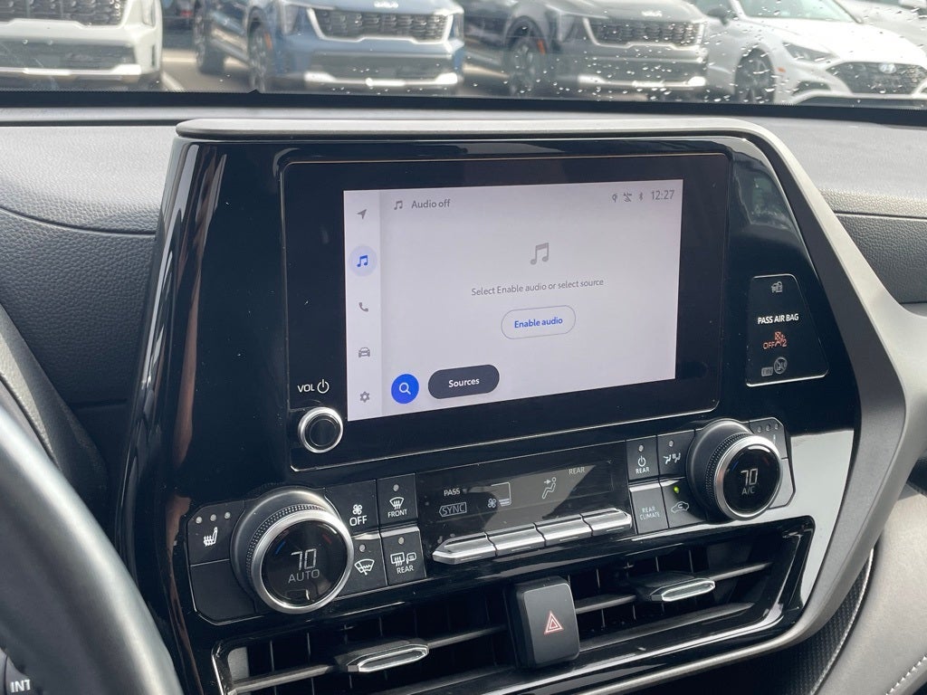 2024 Toyota Highlander LE SUNROOF / CAPT CHAIRS / 3RD ROW