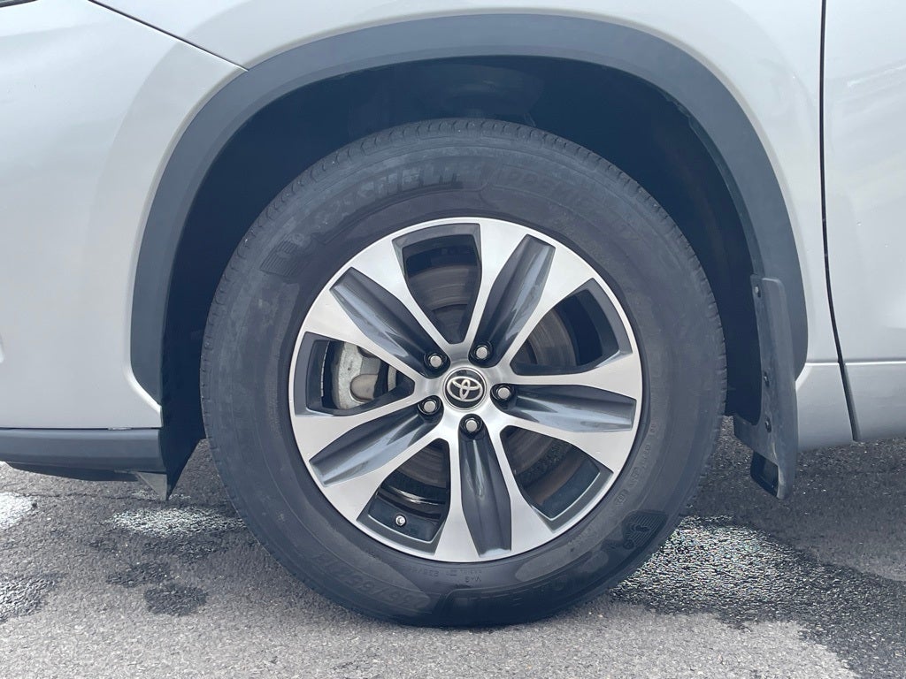 2024 Toyota Highlander LE SUNROOF / CAPT CHAIRS / 3RD ROW