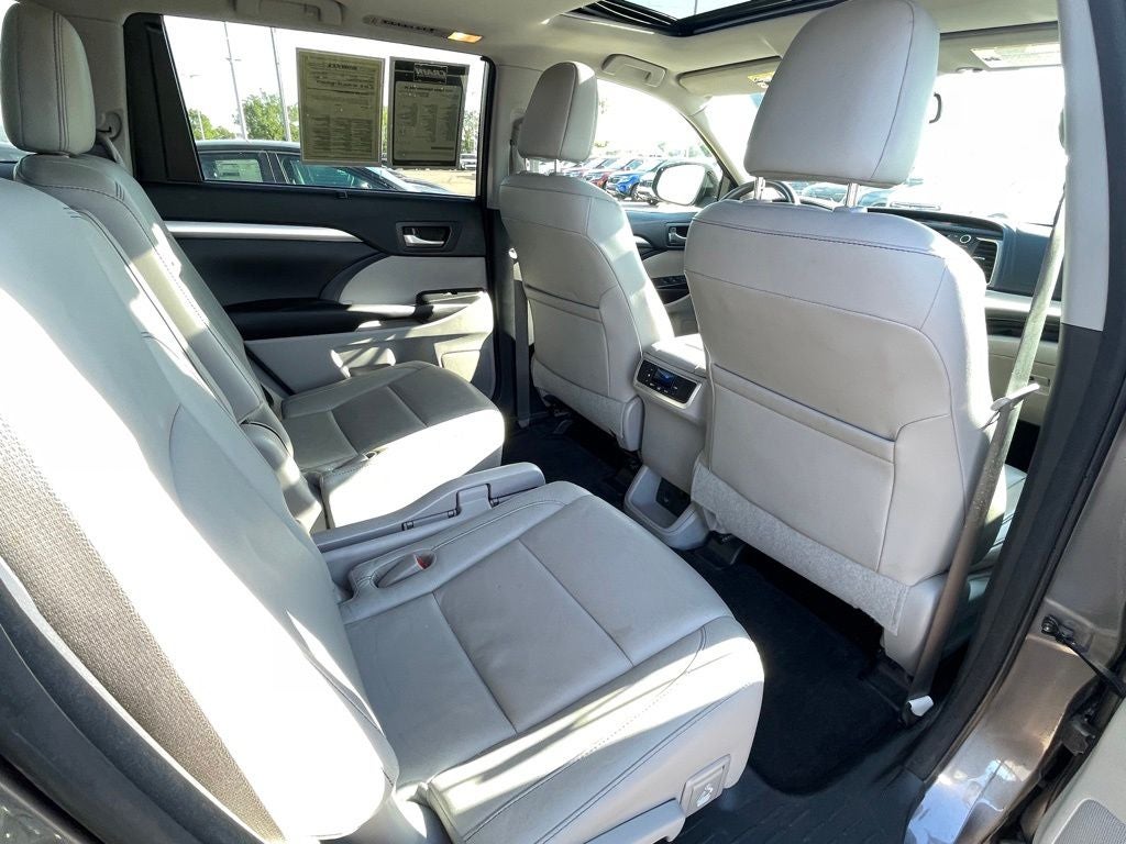 2016 Toyota Highlander XLE V6 HEATED SEATS / NAV