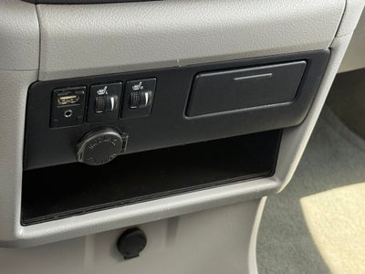 2017 Toyota Sienna XLE 8 Passenger / SUNROOF / NAV / HEATED SEATS