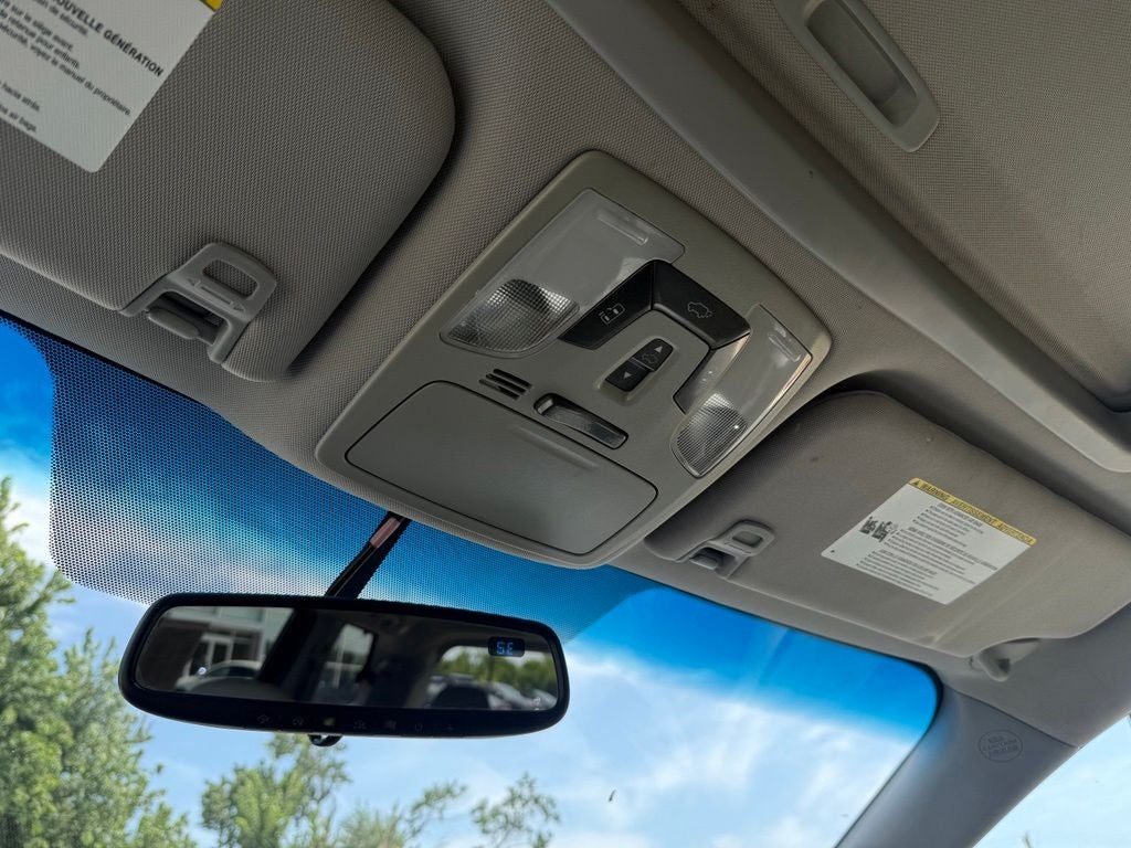 2017 Toyota Sienna XLE 8 Passenger / SUNROOF / NAV / HEATED SEATS