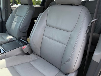 2017 Toyota Sienna XLE 8 Passenger / SUNROOF / NAV / HEATED SEATS