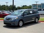2017 Toyota Sienna XLE 8 Passenger / SUNROOF / NAV / HEATED SEATS