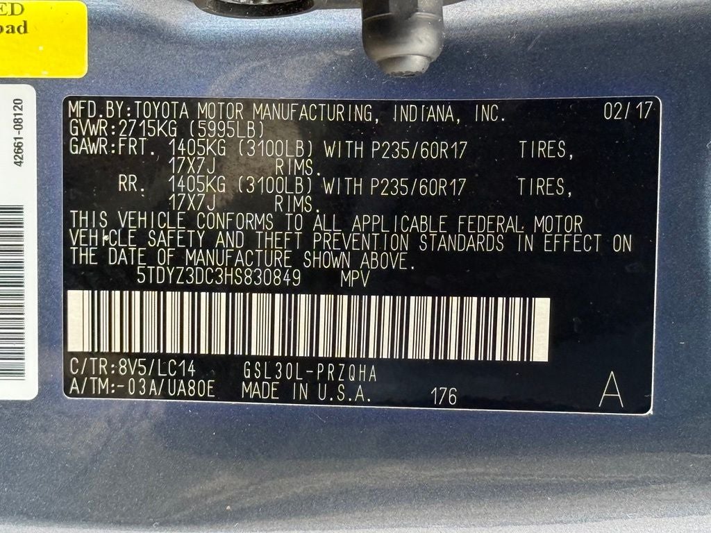 2017 Toyota Sienna XLE 8 Passenger / SUNROOF / NAV / HEATED SEATS
