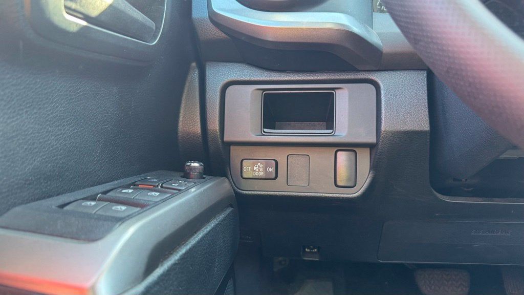 2017 Toyota Tacoma SR5 / 4X4 / ONE OWNER V6
