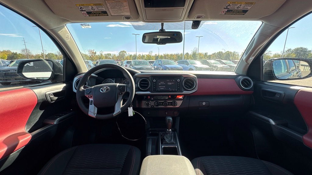 2017 Toyota Tacoma SR5 / 4X4 / ONE OWNER V6
