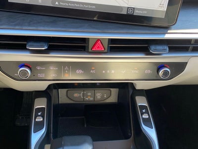 2025 Kia Sorento X-Line EX AWD / MOONROOF / HEATED SEATS