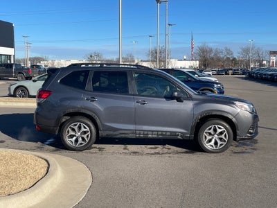 2024 Subaru Forester Premium MOONROOF / HEATED SEATS / AWD