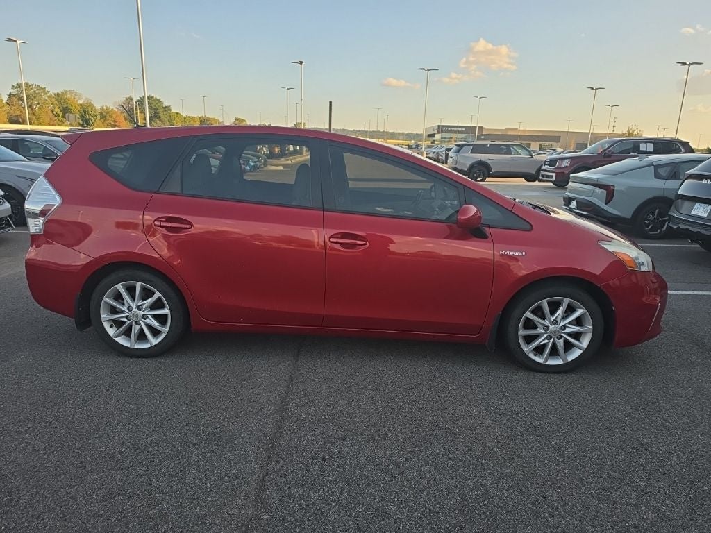 2013 Toyota Prius v Five HEATED SEATS / NAV
