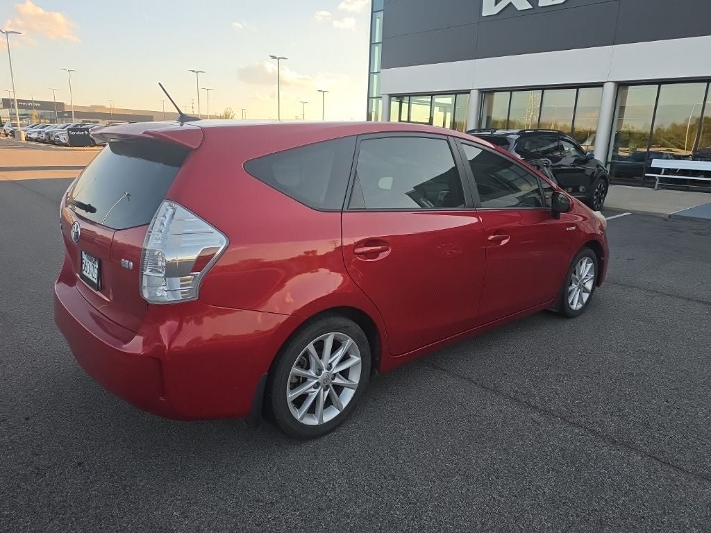 2013 Toyota Prius v Five HEATED SEATS / NAV