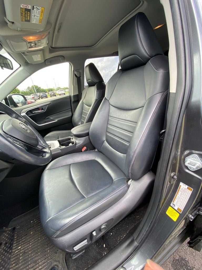 2021 Toyota RAV4 XLE Premium CLEAN CARFAX / ONE OWNER / MOONROOF