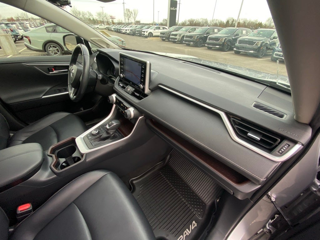 2019 Toyota RAV4 Limited AWD / LEATHER / SUNROOF