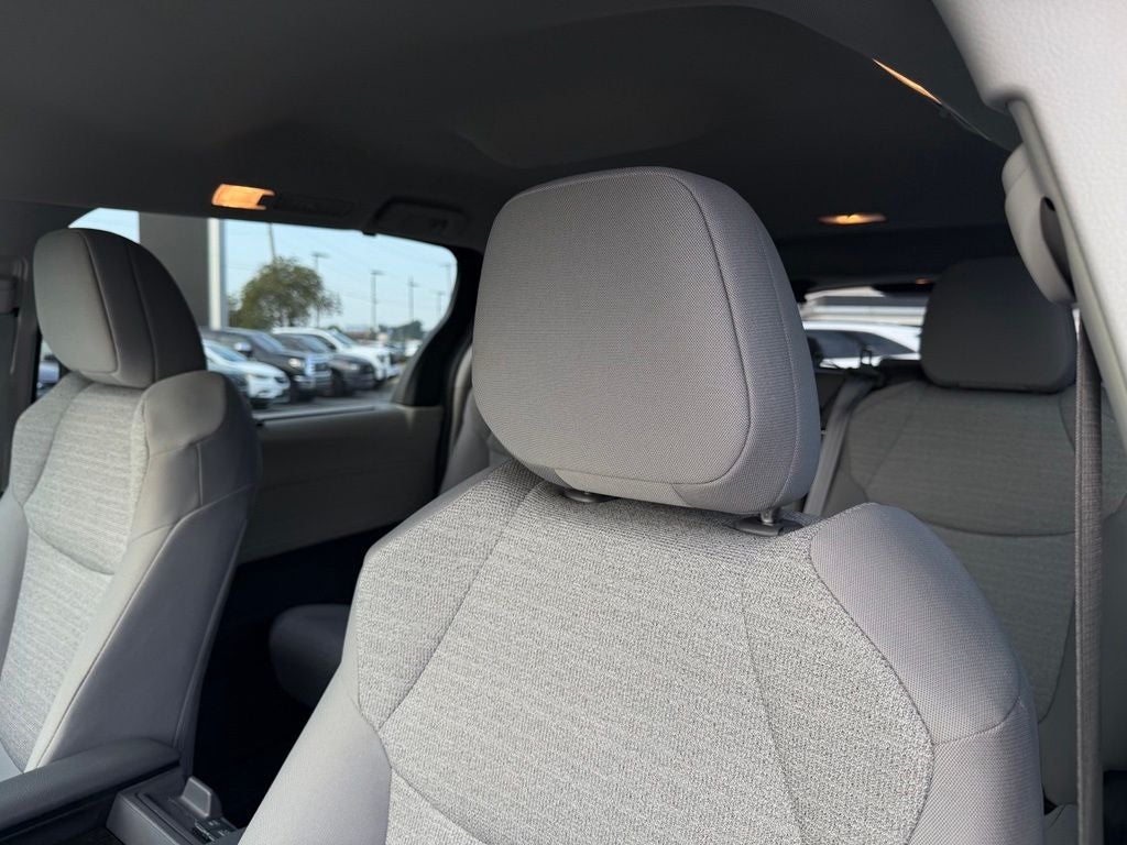2022 Toyota Sienna LE 8 Passenger