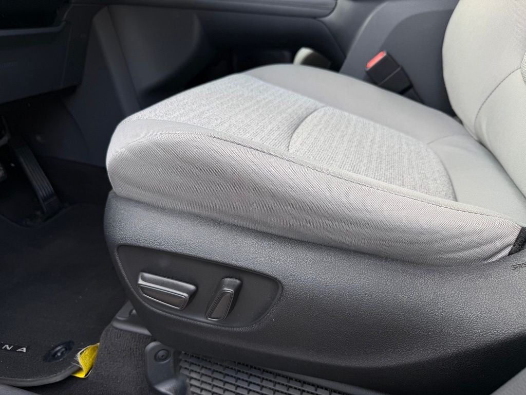 2022 Toyota Sienna LE 8 Passenger