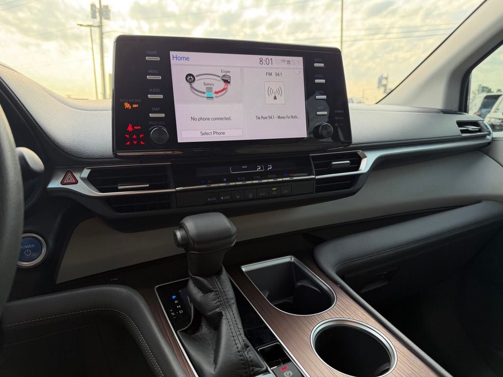 2022 Toyota Sienna LE 8 Passenger