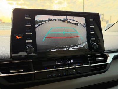 2022 Toyota Sienna LE 8 Passenger