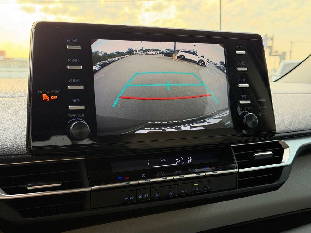 2022 Toyota Sienna LE 8 Passenger