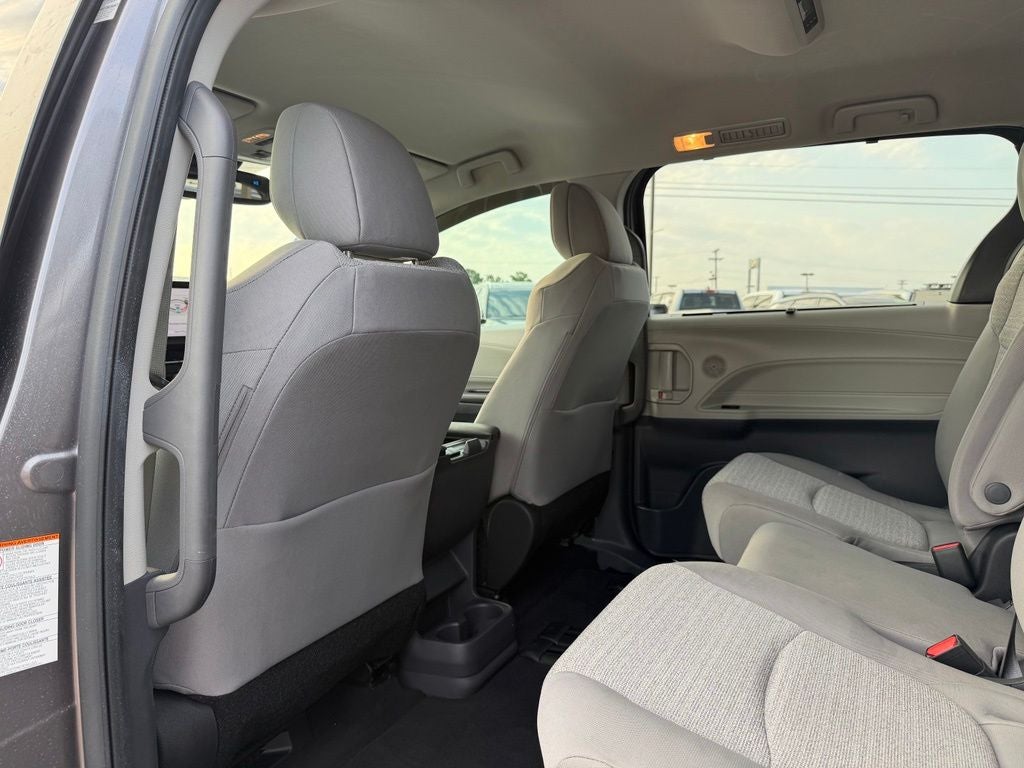 2022 Toyota Sienna LE 8 Passenger