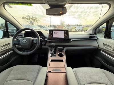 2022 Toyota Sienna LE 8 Passenger