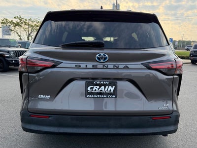 2022 Toyota Sienna LE 8 Passenger