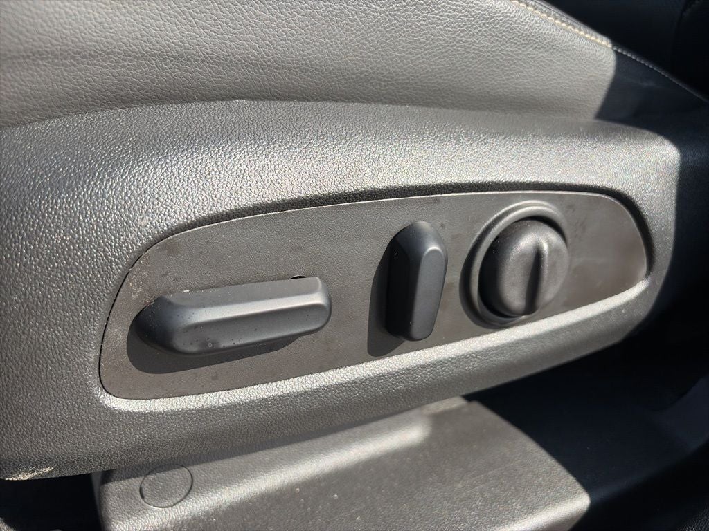 2023 GMC Acadia SLT CLEAN CARFAX LOW MILES!!