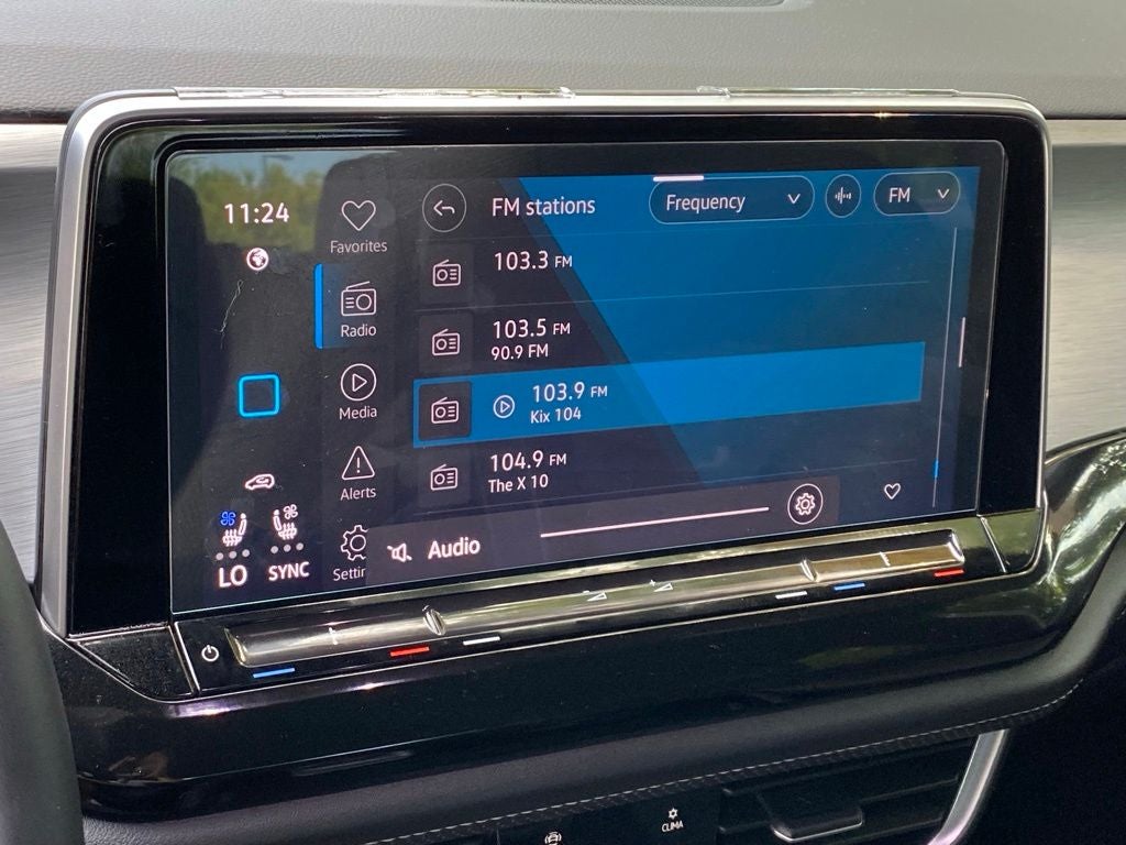 2024 Volkswagen Atlas Cross Sport 2.0T SE w/Technology
