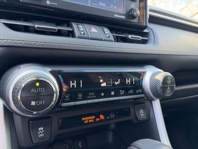 2021 Toyota RAV4 XLE Premium 1-OWNER