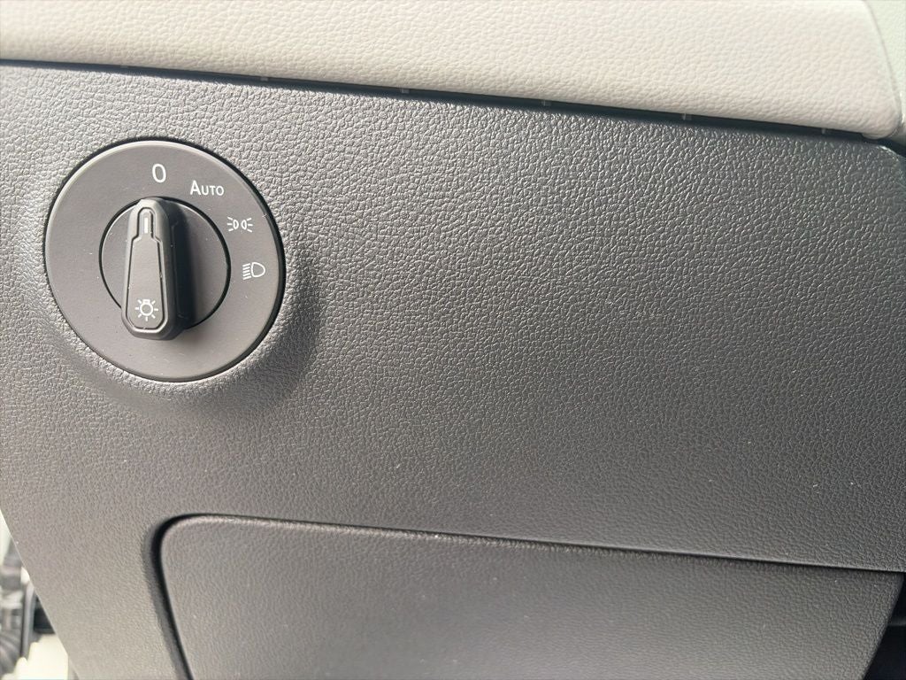 2024 Volkswagen Taos 1.5T SE Clean CARFAX 1-Owner