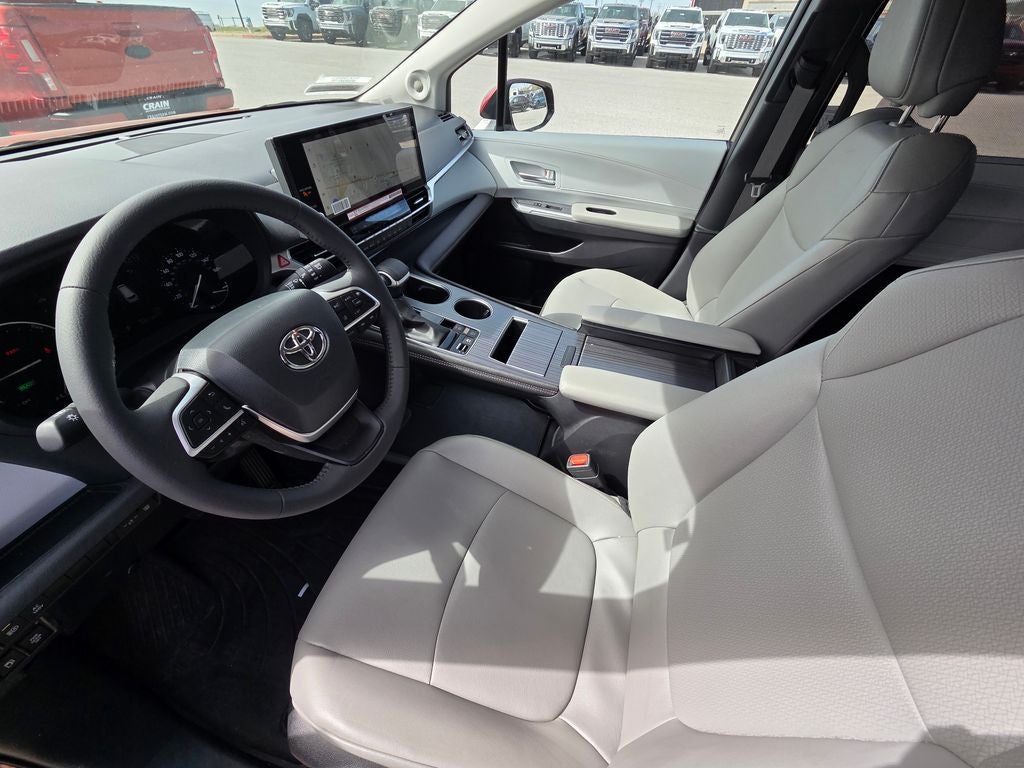 2025 Toyota Sienna XLE 8 Passenger