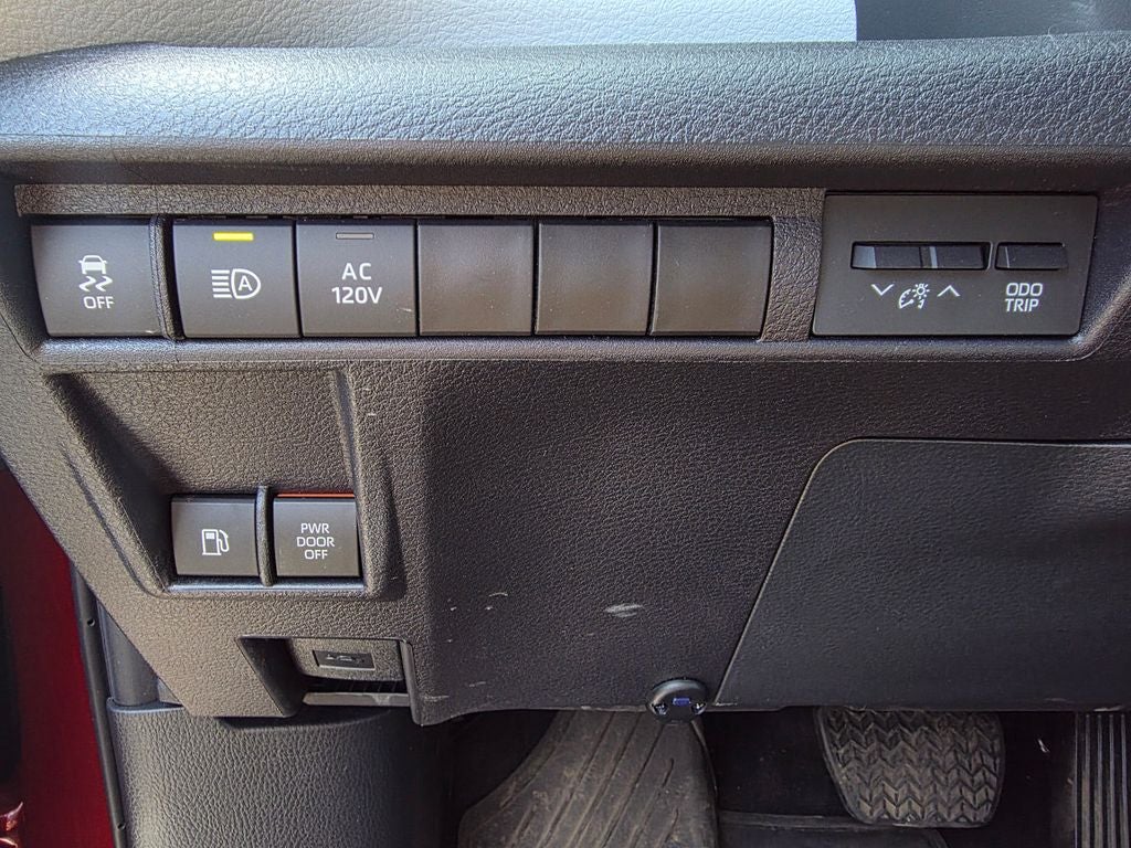 2025 Toyota Sienna XLE 8 Passenger