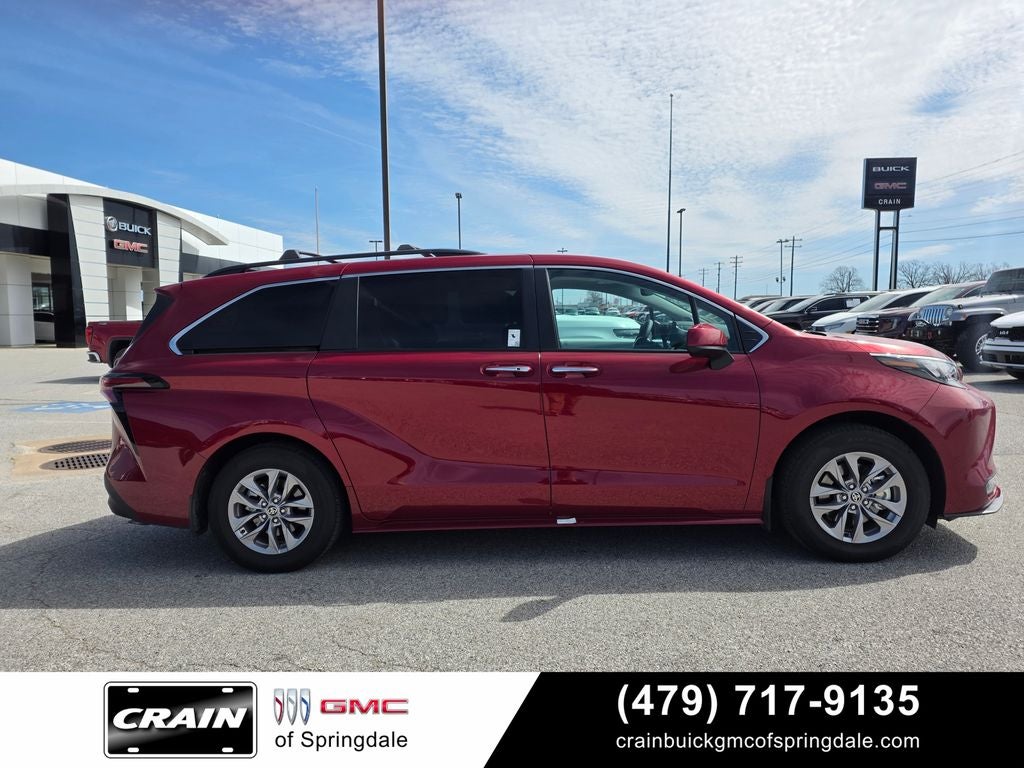 2025 Toyota Sienna XLE 8 Passenger