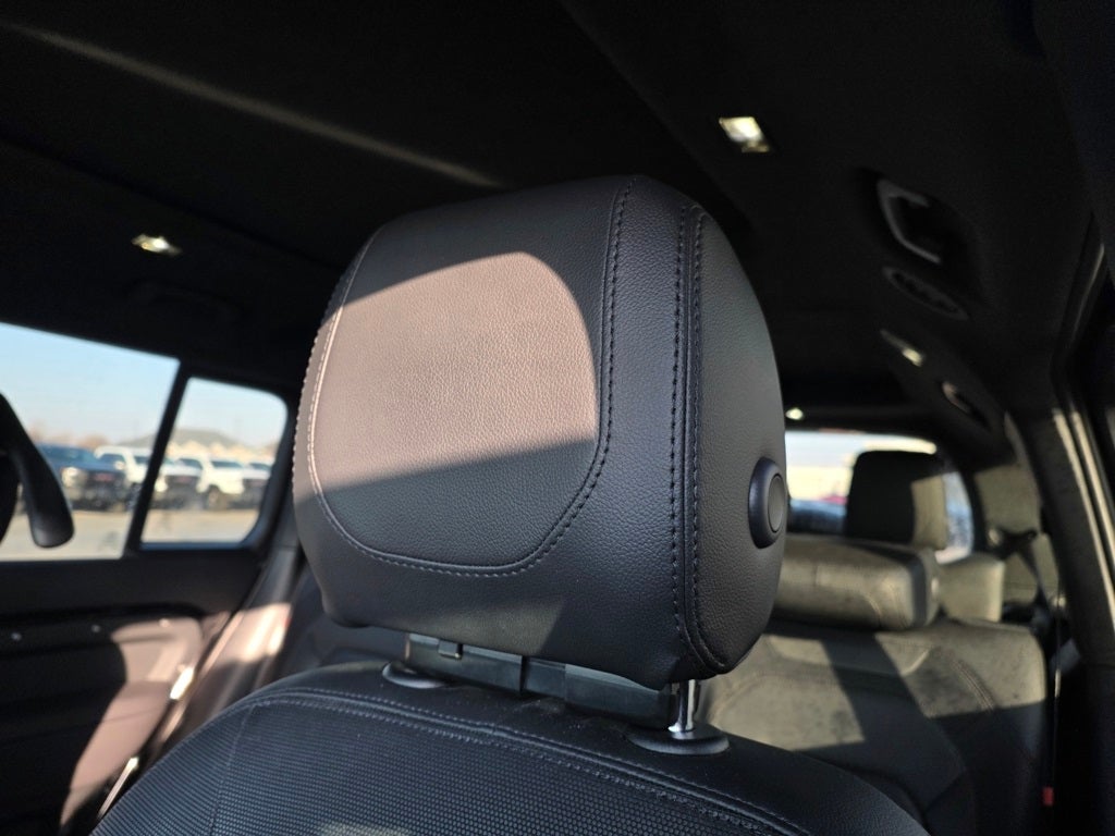 2024 Land Rover Defender 130 X-Dynamic SE