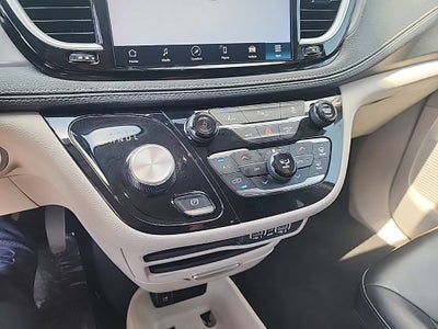 2023 Chrysler Pacifica Hybrid Touring L