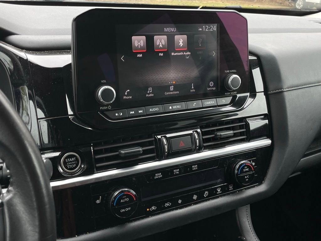 2024 Nissan Pathfinder SV