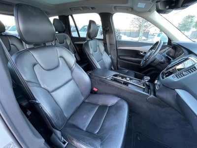 2021 Volvo XC90 Momentum