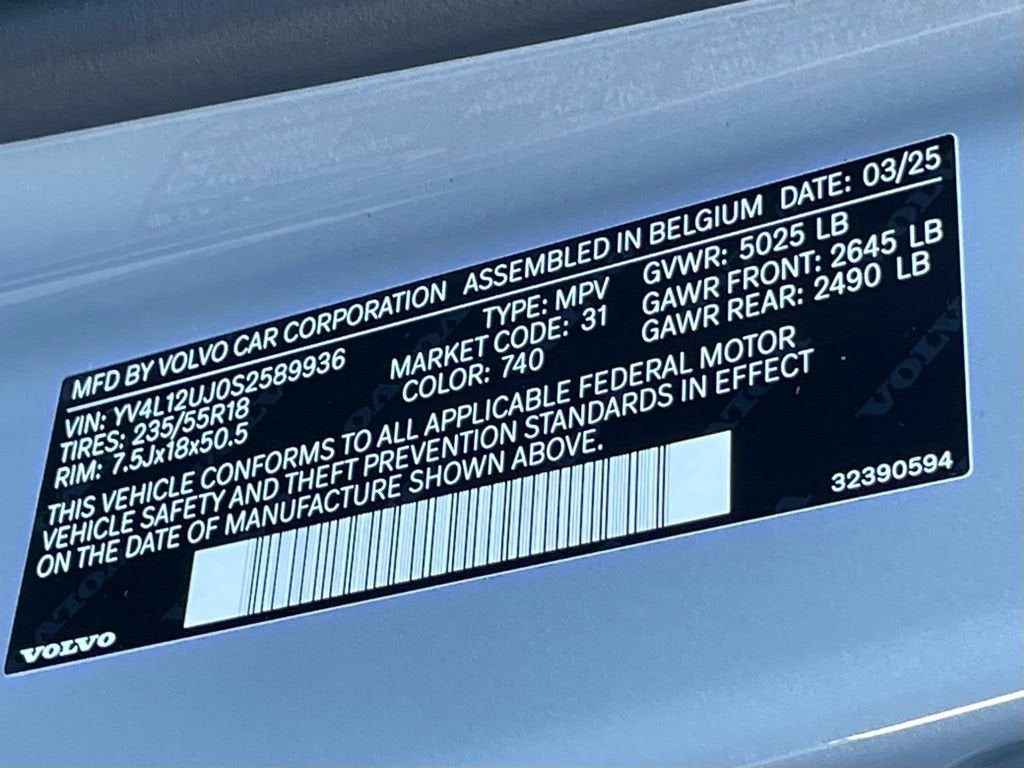 2025 Volvo XC40 Core Bright Theme