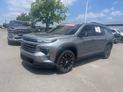 2025 Chevrolet Traverse LT