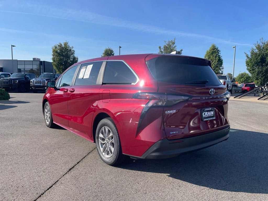 2025 Toyota Sienna LE
