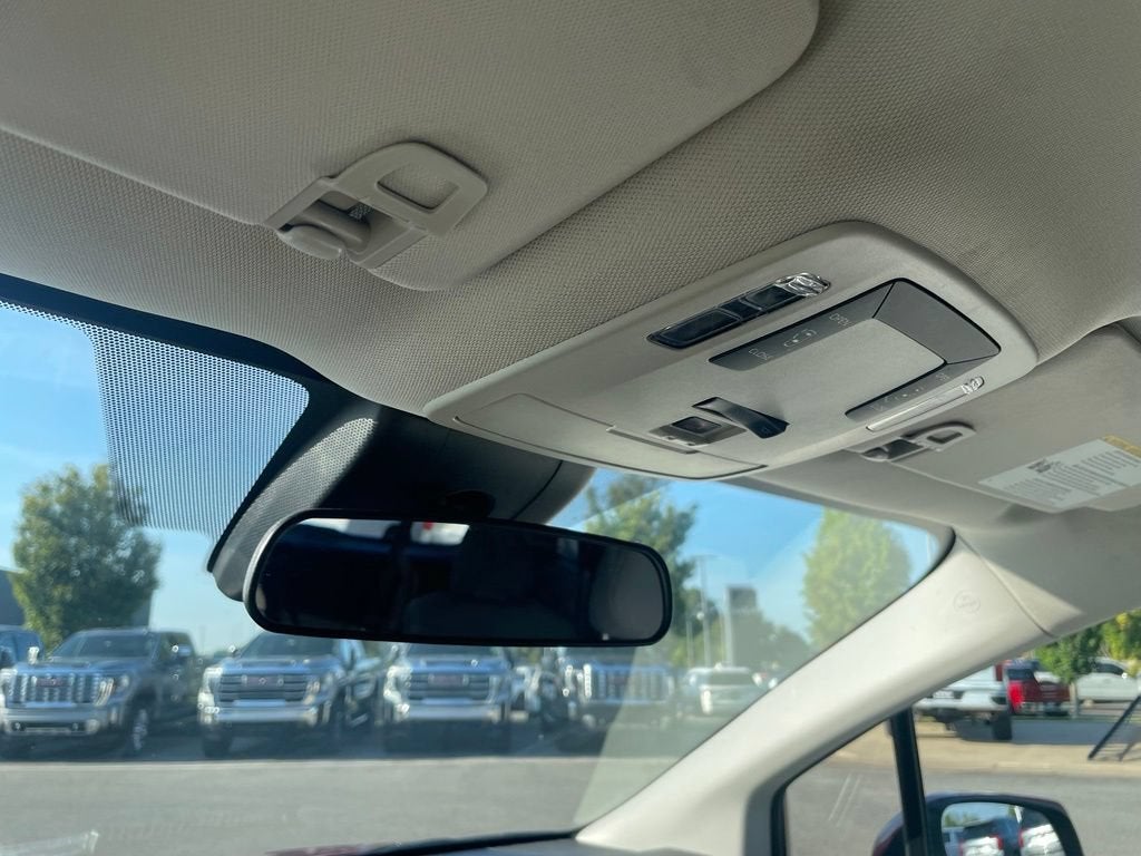 2025 Toyota Sienna LE