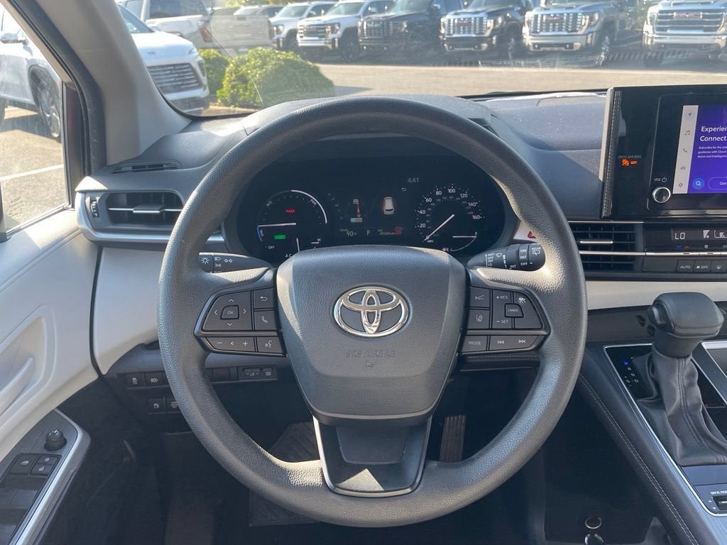 2025 Toyota Sienna LE