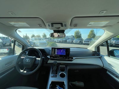 2025 Toyota Sienna LE