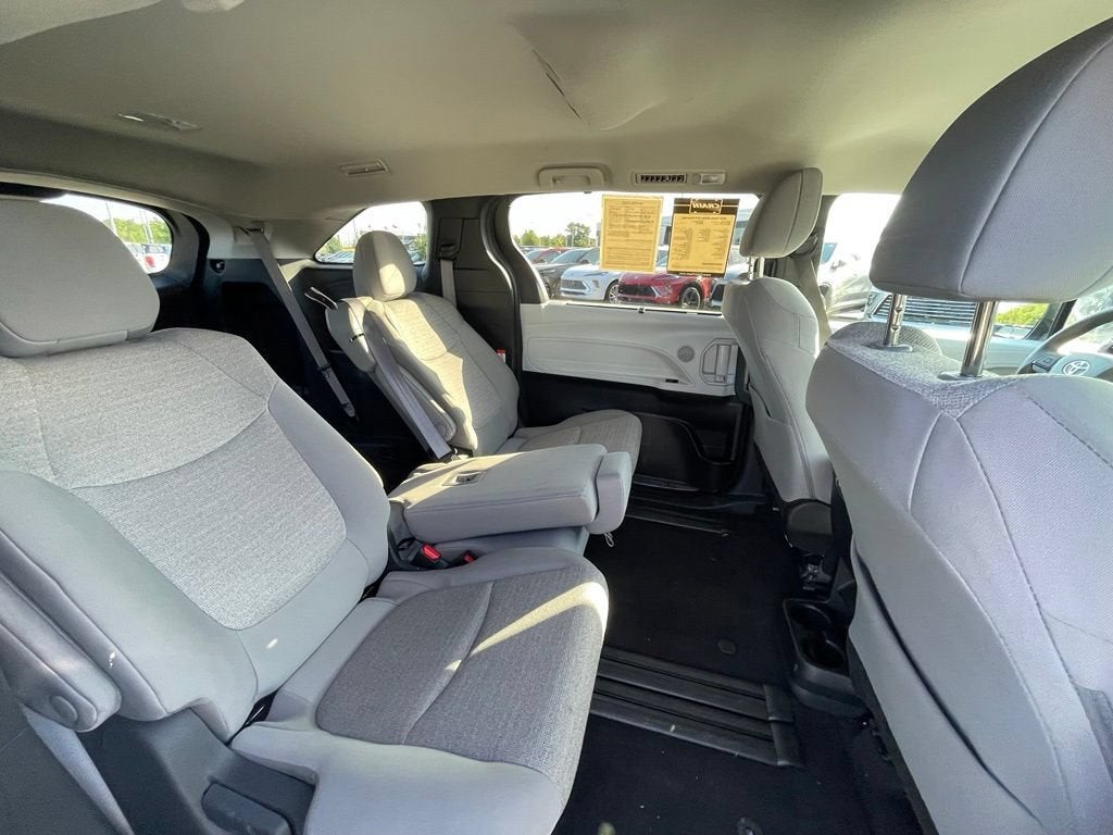 2025 Toyota Sienna LE