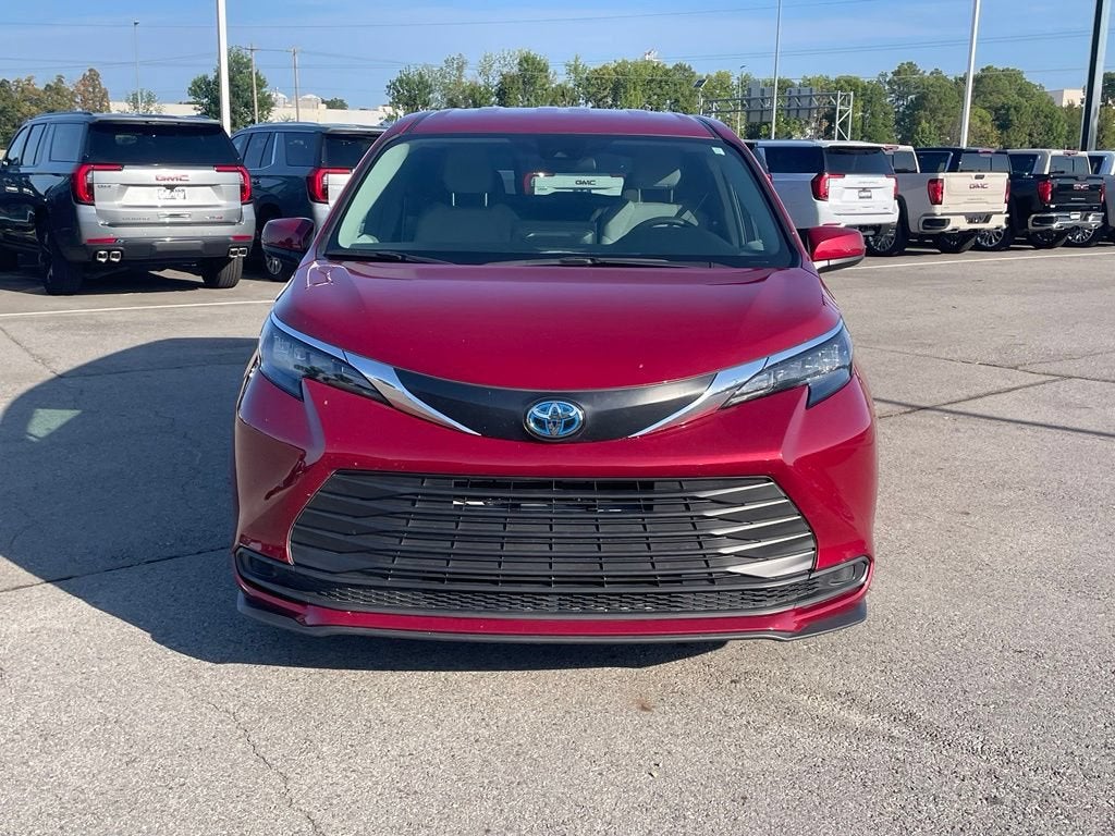 2025 Toyota Sienna LE