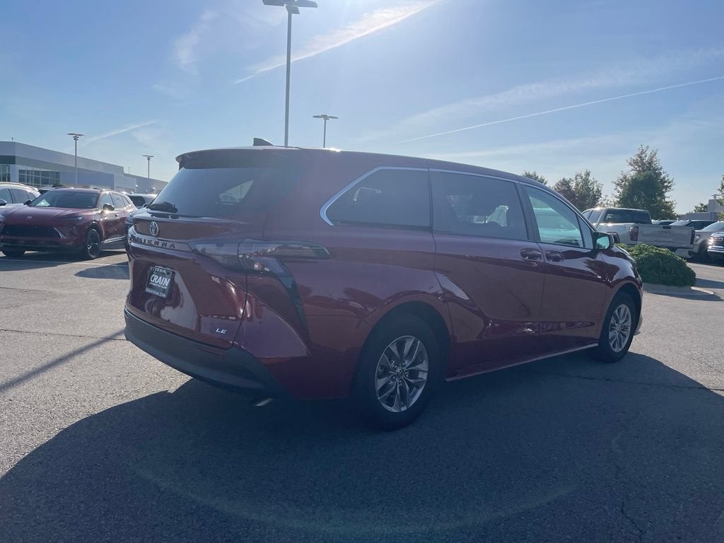 2025 Toyota Sienna LE