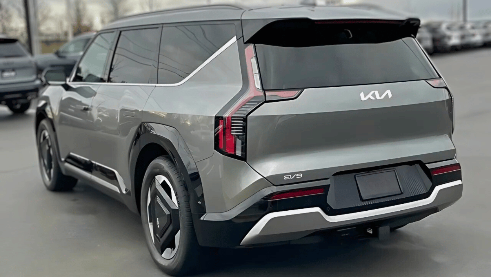 Side View of the 2025 Kia EV9